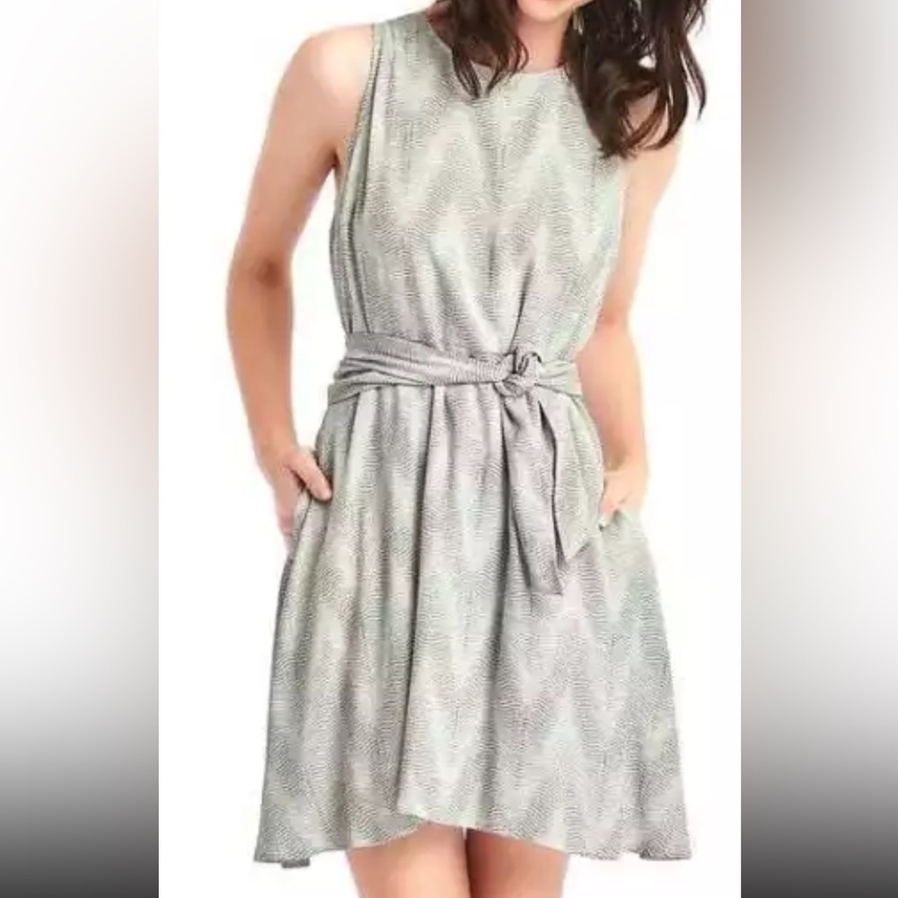 GAP‎ sleeveless tieback at-knee dress
